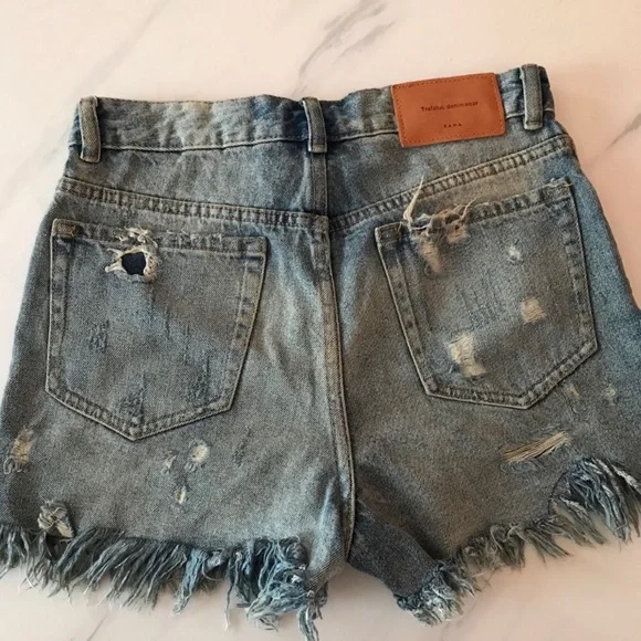 🦋Zara Butterfly Distressed Jean Shorts! - Picture 6 of 9